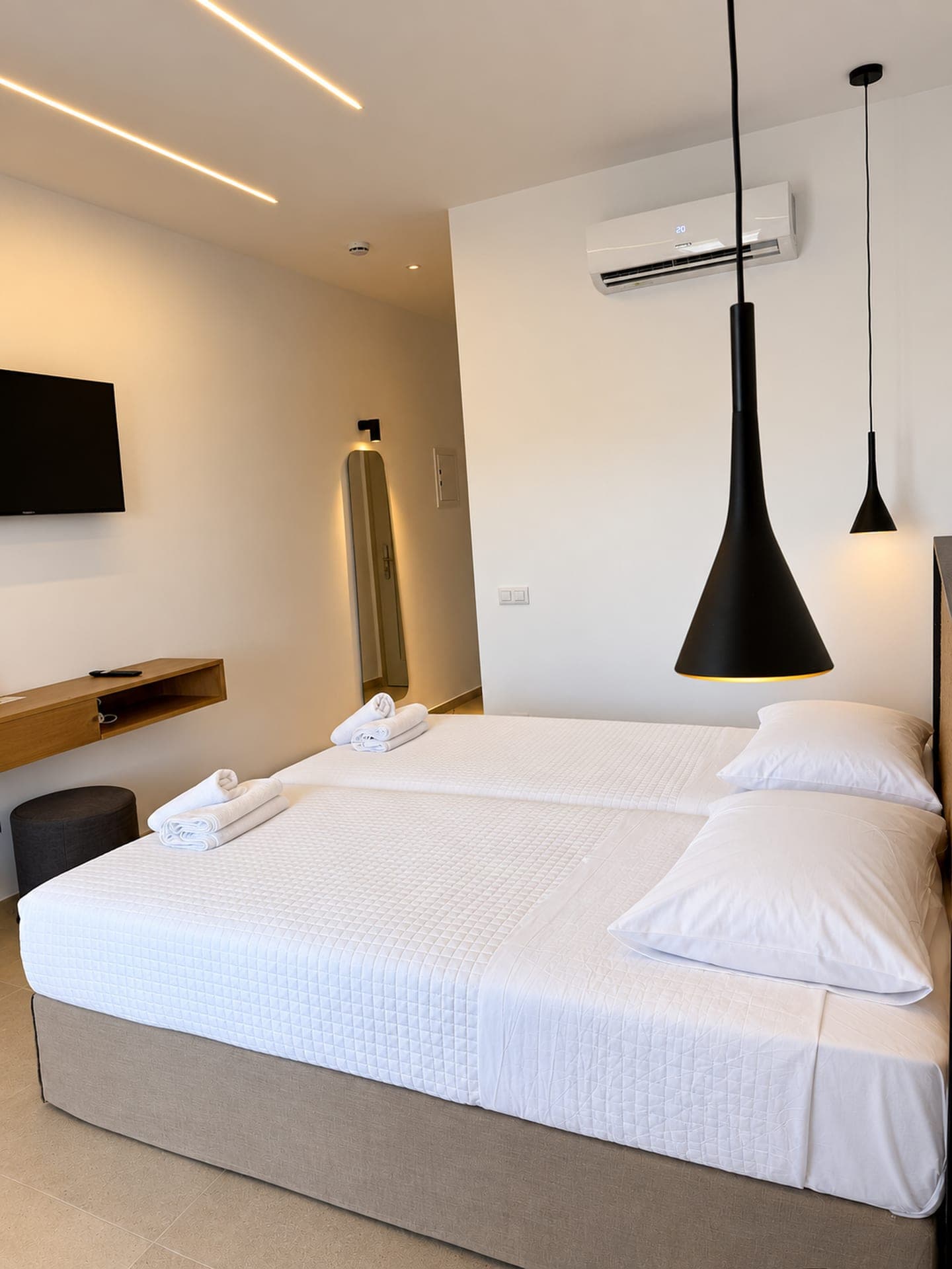 Suite with a black pendant lamp and a balcony door